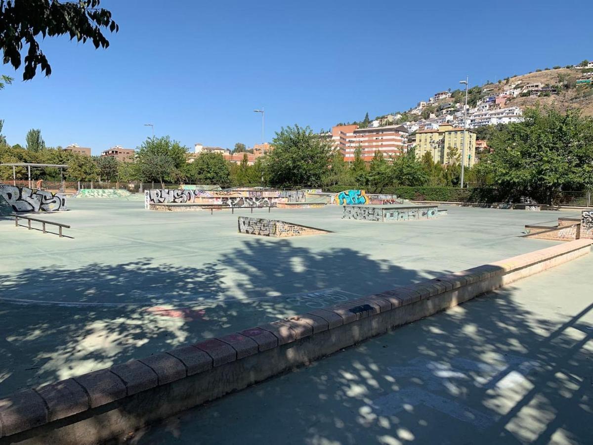 Apartamento En Granada Con Facil Aparcamiento En La Zona Bagian luar foto